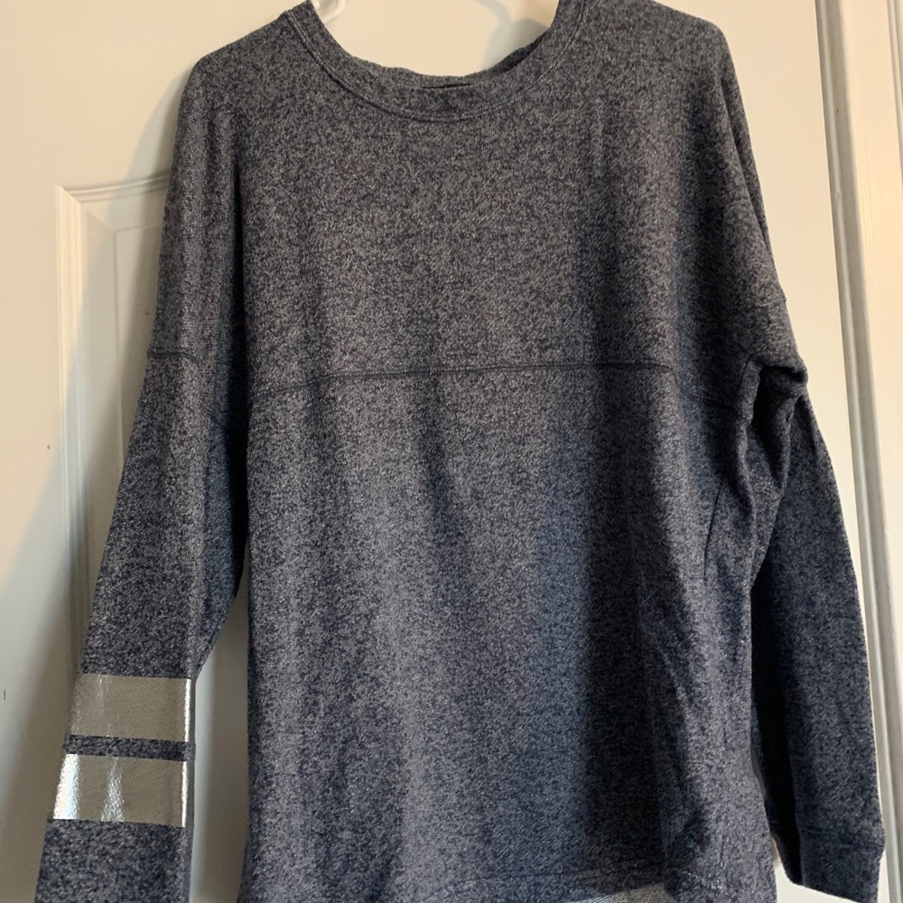 Women’s long sleeve shirt size large